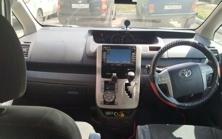Toyota Voxy II, 2007 год, 950 000 рублей, 14 фотография