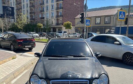 Mercedes-Benz C-Класс, 2005 год, 800 000 рублей, 3 фотография