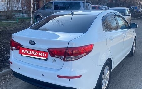 KIA Rio III рестайлинг, 2015 год, 990 000 рублей, 5 фотография