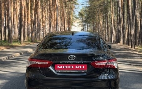 Toyota Camry, 2023 год, 3 650 000 рублей, 2 фотография