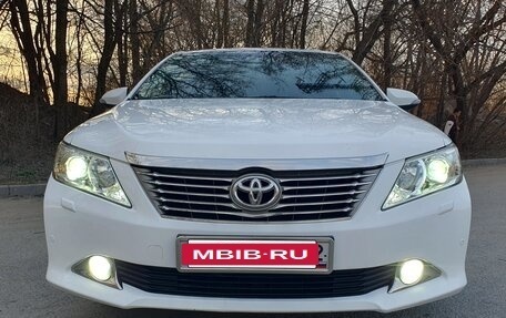Toyota Camry, 2012 год, 2 250 000 рублей, 2 фотография