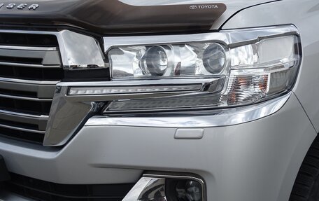 Toyota Land Cruiser 200, 2017 год, 7 900 000 рублей, 21 фотография