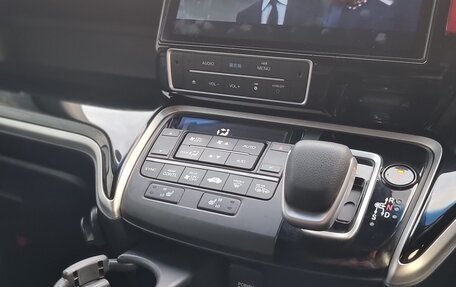 Honda Stepwgn IV, 2019 год, 3 399 000 рублей, 26 фотография