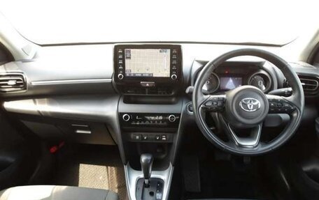 Toyota Yaris Cross, 2021 год, 1 490 000 рублей, 11 фотография