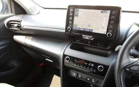 Toyota Yaris Cross, 2021 год, 1 490 000 рублей, 15 фотография