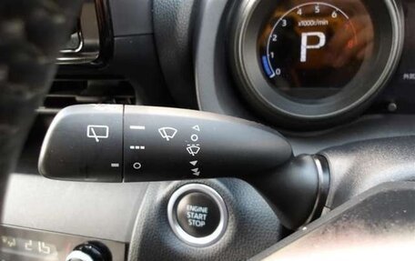 Toyota Yaris Cross, 2021 год, 1 490 000 рублей, 18 фотография