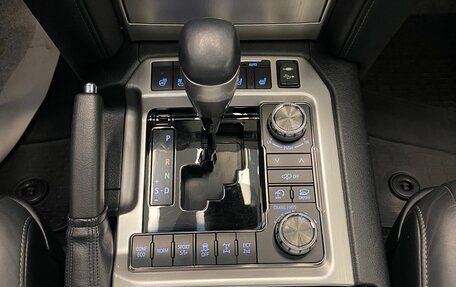 Toyota Land Cruiser 200, 2019 год, 9 200 000 рублей, 21 фотография