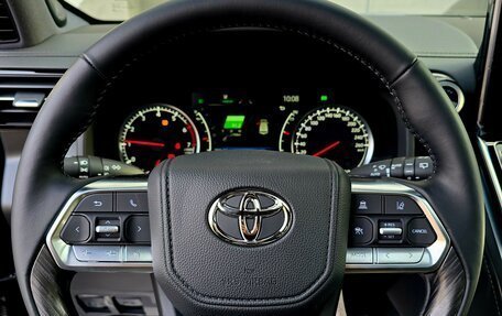 Toyota Land Cruiser, 2025 год, 13 700 000 рублей, 12 фотография