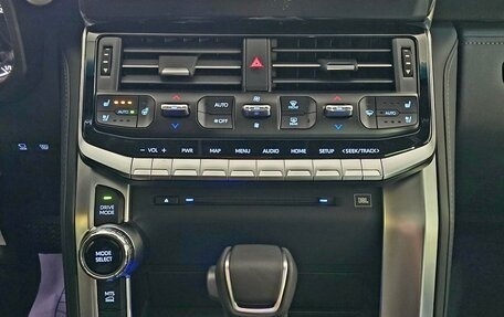Toyota Land Cruiser, 2025 год, 13 700 000 рублей, 16 фотография