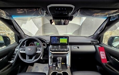 Toyota Land Cruiser, 2025 год, 13 700 000 рублей, 14 фотография