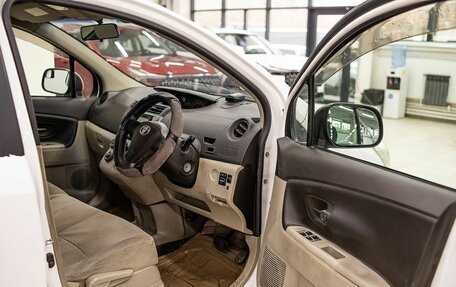 Toyota Passo Sette, 2010 год, 859 000 рублей, 11 фотография