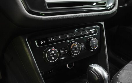 Volkswagen Tiguan II, 2017 год, 2 499 000 рублей, 19 фотография