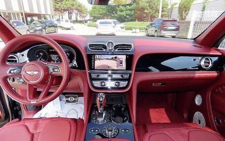 Bentley Bentayga I, 2023 год, 30 000 000 рублей, 7 фотография