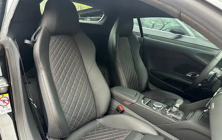 Audi R8, 2021 год, 15 771 551 рублей, 8 фотография