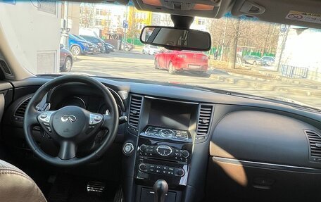 Infiniti QX70, 2014 год, 1 900 000 рублей, 9 фотография