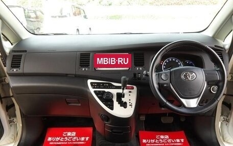 Toyota ISis I, 2017 год, 1 024 000 рублей, 10 фотография