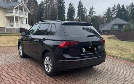 Volkswagen Tiguan II, 2020 год, 2 700 000 рублей, 3 фотография