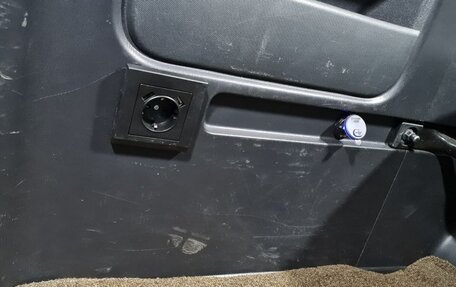 Toyota HiAce H200, 2016 год, 3 890 000 рублей, 8 фотография