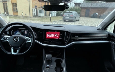 Volkswagen Touareg III, 2019 год, 4 700 000 рублей, 3 фотография