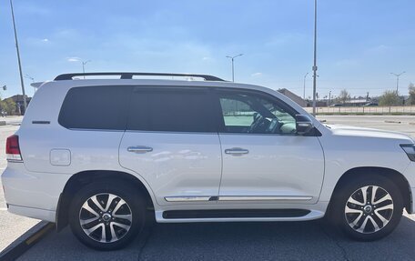 Toyota Land Cruiser 200, 2018 год, 8 750 000 рублей, 2 фотография