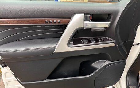Toyota Land Cruiser 200, 2018 год, 8 750 000 рублей, 15 фотография