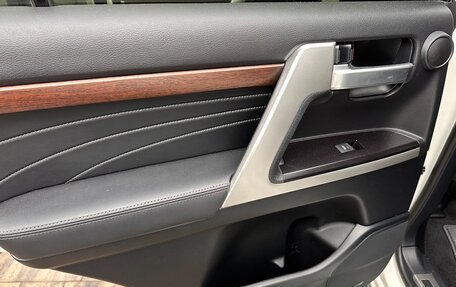 Toyota Land Cruiser 200, 2018 год, 8 750 000 рублей, 21 фотография