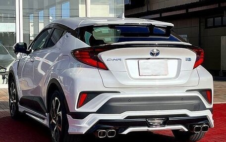 Toyota C-HR I рестайлинг, 2022 год, 1 748 000 рублей, 4 фотография