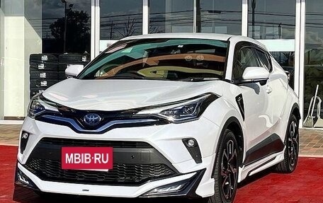 Toyota C-HR I рестайлинг, 2022 год, 1 748 000 рублей, 3 фотография