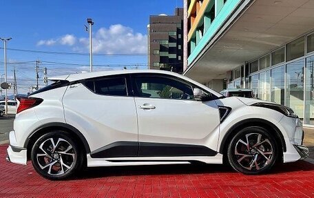 Toyota C-HR I рестайлинг, 2022 год, 1 748 000 рублей, 6 фотография