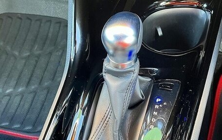 Toyota C-HR I рестайлинг, 2022 год, 1 748 000 рублей, 10 фотография
