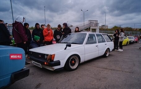 Toyota Carina, 1985 год, 300 000 рублей, 2 фотография