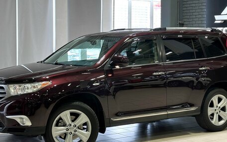 Toyota Highlander III, 2011 год, 2 300 000 рублей, 2 фотография