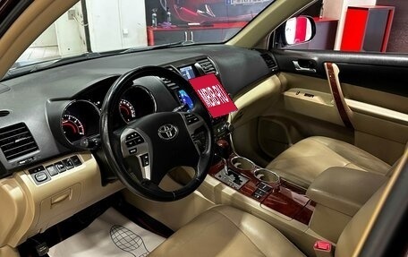 Toyota Highlander III, 2011 год, 2 300 000 рублей, 10 фотография
