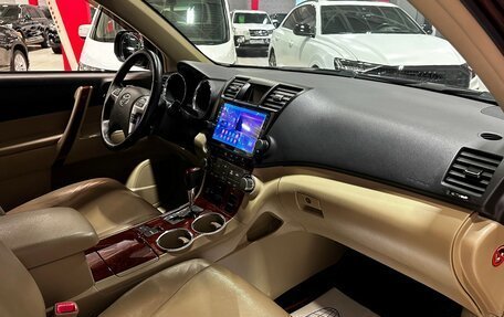Toyota Highlander III, 2011 год, 2 300 000 рублей, 17 фотография