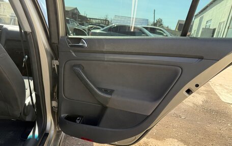 Volkswagen Golf V, 2004 год, 595 000 рублей, 5 фотография