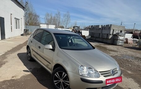 Volkswagen Golf V, 2004 год, 595 000 рублей, 21 фотография