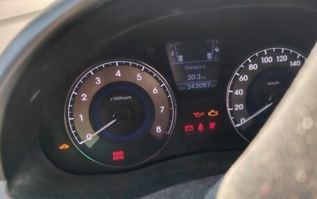 Hyundai Solaris II рестайлинг, 2011 год, 450 000 рублей, 5 фотография