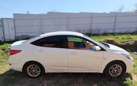 Hyundai Solaris II рестайлинг, 2011 год, 450 000 рублей, 3 фотография
