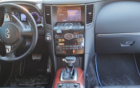 Infiniti QX70, 2014 год, 2 400 000 рублей, 10 фотография