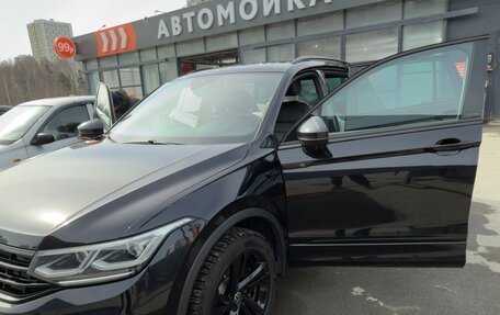 Volkswagen Tiguan II, 2021 год, 4 000 000 рублей, 1 фотография