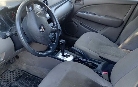 Mitsubishi Outlander III рестайлинг 3, 2005 год, 290 000 рублей, 2 фотография