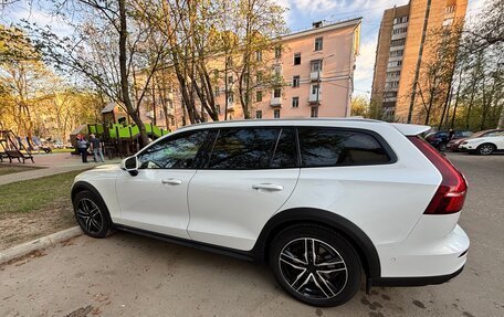 Volvo V60 Cross Country II, 2020 год, 3 700 000 рублей, 6 фотография