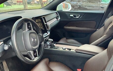Volvo V60 Cross Country II, 2020 год, 3 700 000 рублей, 8 фотография