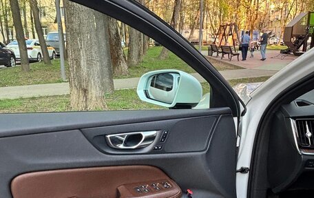 Volvo V60 Cross Country II, 2020 год, 3 700 000 рублей, 9 фотография