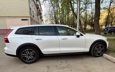 Volvo V60 Cross Country II, 2020 год, 3 700 000 рублей, 3 фотография