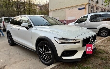 Volvo V60 Cross Country II, 2020 год, 3 700 000 рублей, 2 фотография