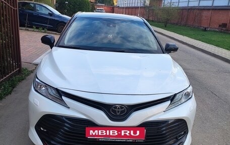 Toyota Camry, 2021 год, 3 100 000 рублей, 2 фотография
