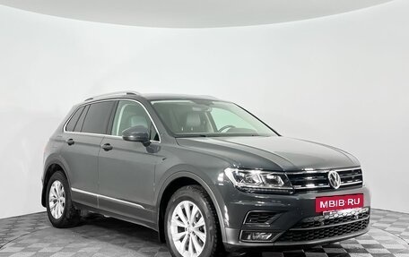 Volkswagen Tiguan II, 2018 год, 1 999 000 рублей, 3 фотография