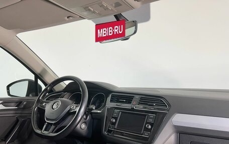 Volkswagen Tiguan II, 2018 год, 1 999 000 рублей, 13 фотография