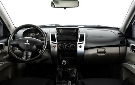 Mitsubishi Pajero Sport II рестайлинг, 2011 год, 1 649 000 рублей, 10 фотография